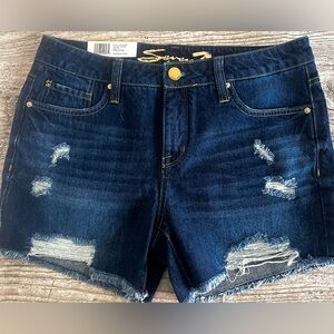 Seven7 Women's Denim Frayed Hem Slim Fit Weekend Short Size 8
